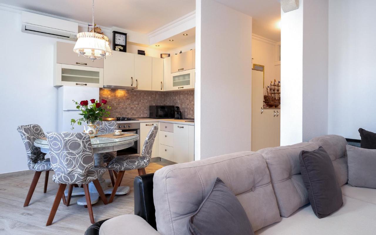 Apartment Capitis In The Center- Luxury With Swimming Pool