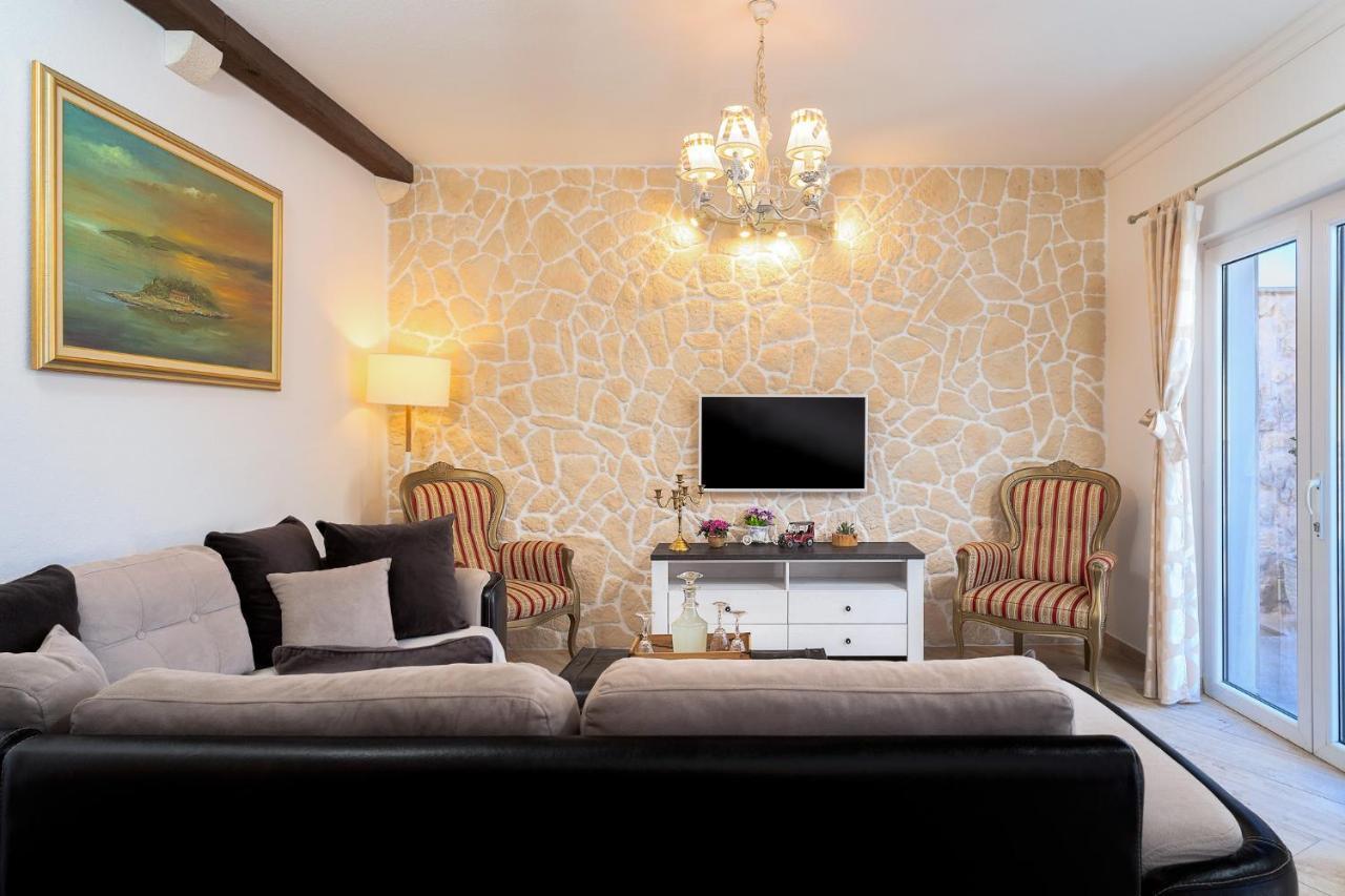 Capitis In The Center- Luxury With Swimming Pool *