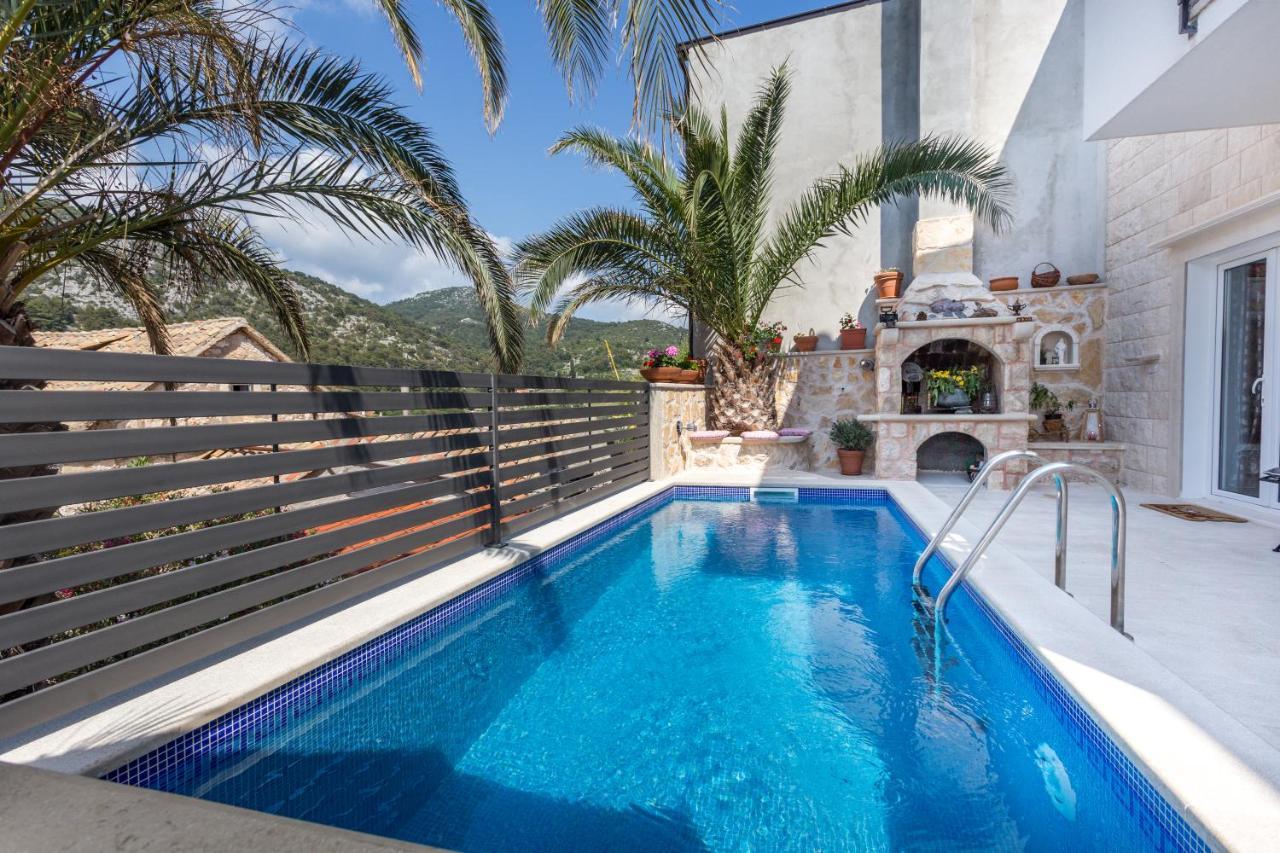 Capitis In The Center- Luxury With Swimming Pool Hvar Town