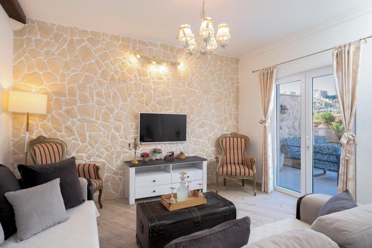 Apartment Capitis In The Center- Luxury With Swimming Pool *