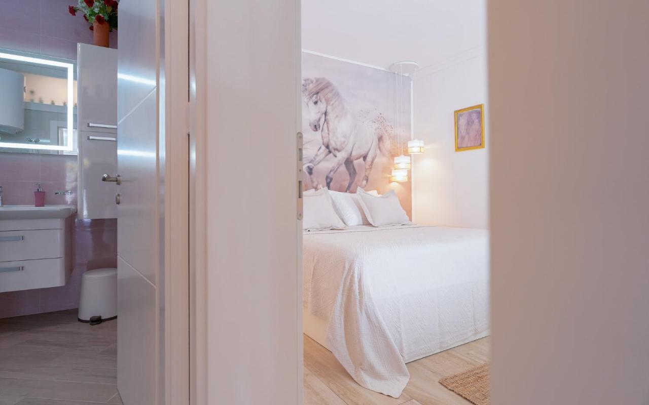 Capitis In The Center- Luxury With Swimming Pool Apartment Hvar Town
