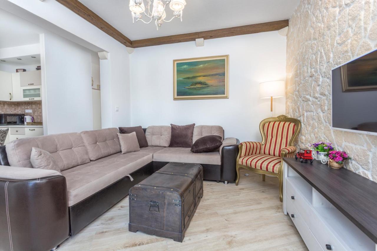 Capitis In The Center- Luxury With Swimming Pool